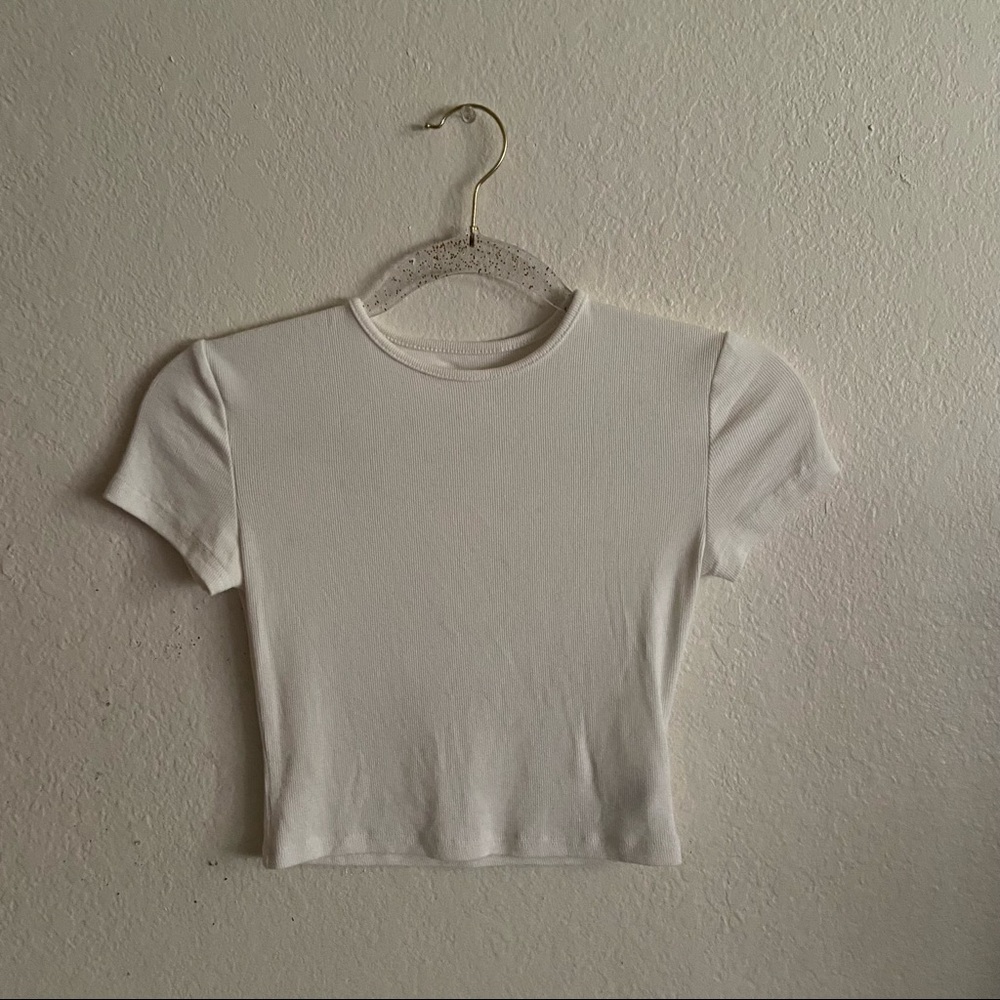 plain white cropped tee 🤍